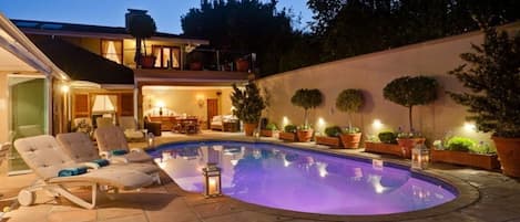 Large Solar Heated Pool Ideal for Entertaining.