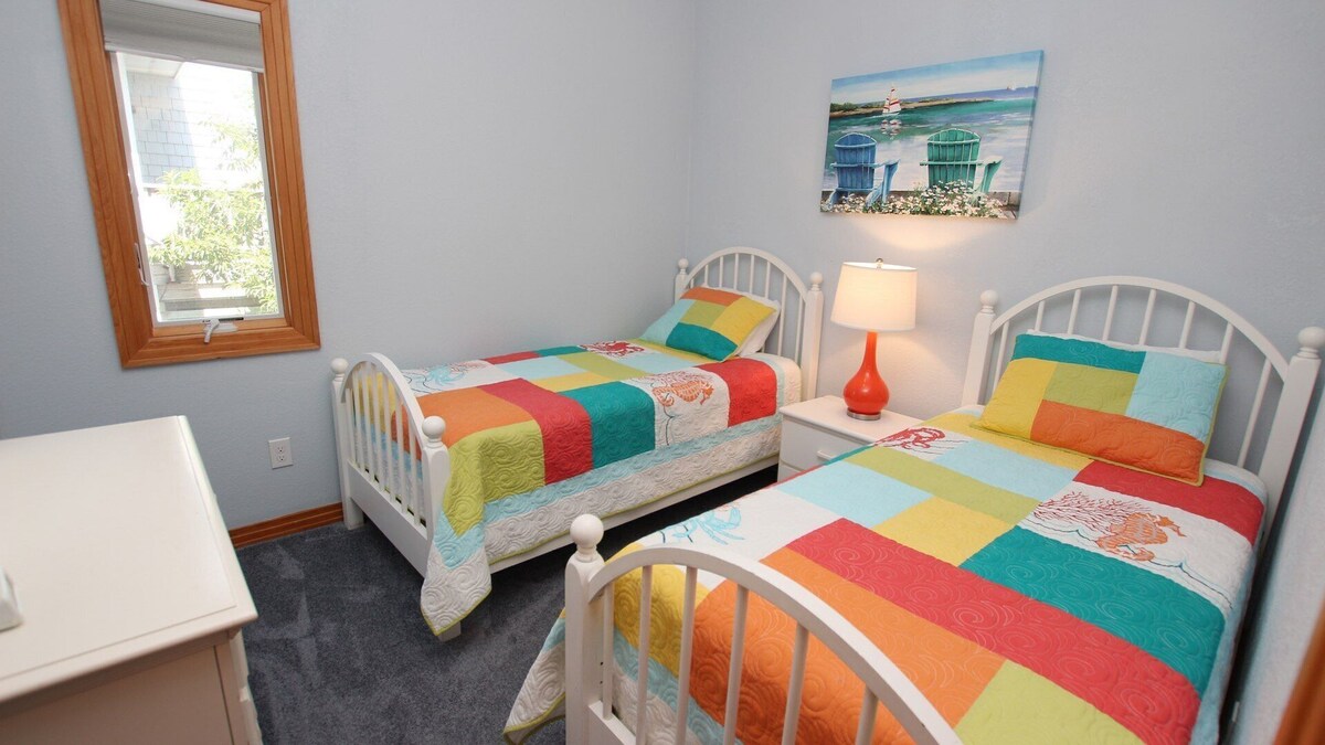 102, Summers Getaway- Oceanfront, Comm Pools, Ocean Views