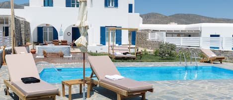 Exceptional Villa Artemis in Punda Paros - private pool, Jacuzzi, garden