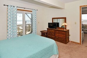 Master Bedroom (2)