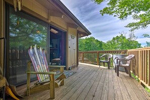 Furnished Deck w/ Seating | Mountain Views
