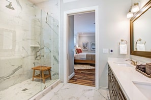 Large Bathroom/Walk In Shower/Heated Marble Floors