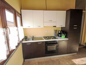 Appareil De Cuisine, Cuisine, Principaux Appliance, Comptoir, Bois, Evier, Design Intérieur, Sol, Cabinetry, Le Fourneau