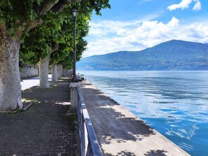 L'Eau, Ciel, Nuage, Bleu Azur, Plante, Bois, Plan D'Eau, Arbre, Surface De La Route, Cotiers Et Relief Océaniques