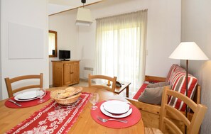 Welcome to this beautiful suite!