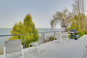 Deck | Outdoor Dining Area | Gas Grill (Propane Provided)
