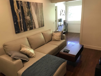 Large Luxurious 2 bed apartment near Liberty Park