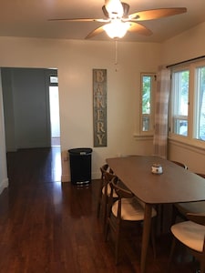 Large Luxurious 2 bed apartment near Liberty Park