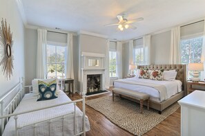 Bedroom with King bed and two luxury trundle beds (1)