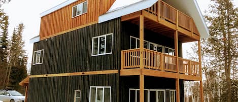 A bathroom and shower on all 3 floors!  good for large groups (9 max).  