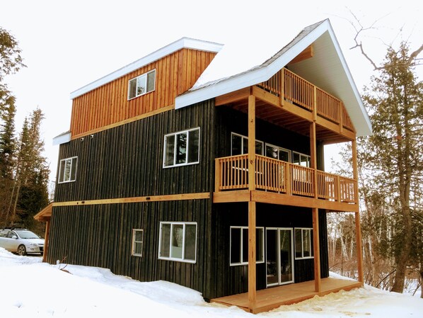 A bathroom and shower on all 3 floors!  good for large groups (9 max).  