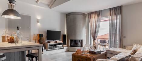 Living Area - Fireplace
