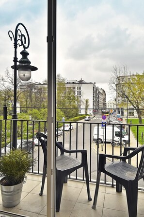 Furnished balcony with a view of the surroundings.