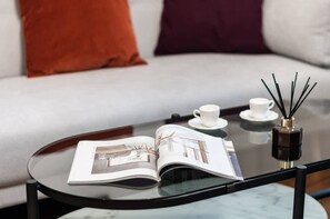 Stylish living room with coffe table. 