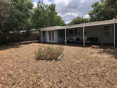 Private 3BD/2BA Completely Renovated Home 8 Minutes To Siesta Key Beach!