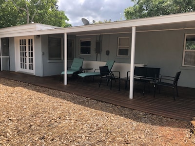 Private 3BD/2BA Completely Renovated Home 8 Minutes To Siesta Key Beach!