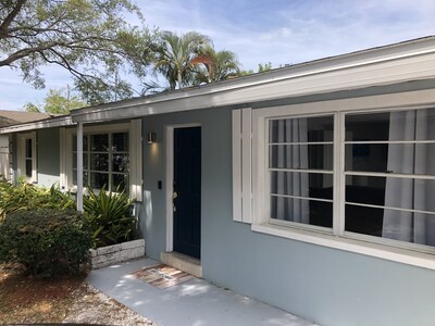 Private 3BD/2BA Completely Renovated Home 8 Minutes To Siesta Key Beach!