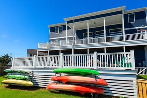 4 single, 1 double, and 1 Paddle Board