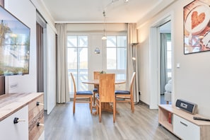 Essbereich mit viel Platz für gemeinsame Stunden