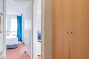 Flurschrank