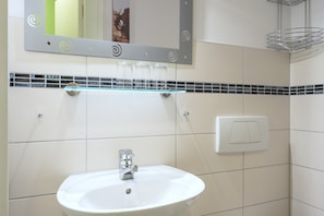 separates WC