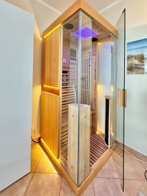 Infrarotsauna mit Ambientebeleuchtung