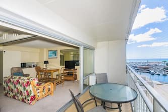 Ilikai Hotel 1 Bedroom Yacht Harbor View, minutes to the Beach!