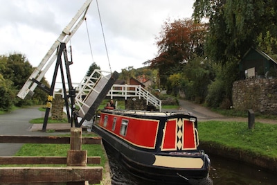 Narrowboat - Sleeps 4 - Lady Sophia