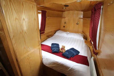 Narrowboat - Sleeps 4 - Lady Sophia