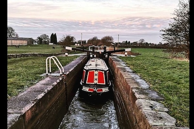 Narrowboat - Sleeps 4 - Lady Sophia