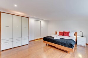 Spacious wardrobe with plenty of storage space. 