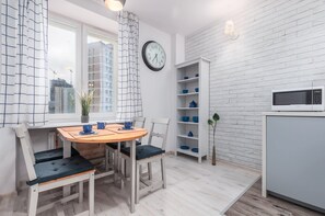 The dining area with a table and four chairs is an ideal space for spending time together with your loved ones and enjoying meals.
