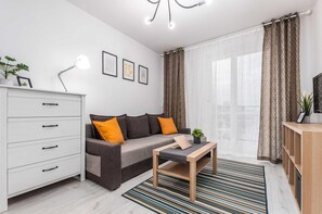 Bright modern living room with carpet and long curtains The whole is cozy with a homely atmosphere.