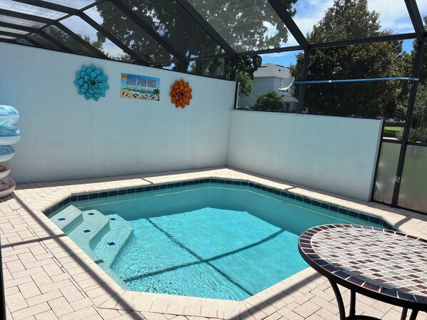 Private splash pool 