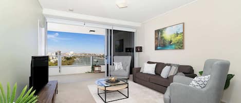 Nice and spacious living room overlooking the Brisbane River