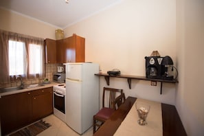 Erikousa Villa 1 - kitchen