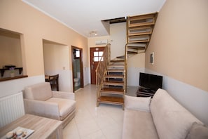 Erikousa Villa 2 - interior