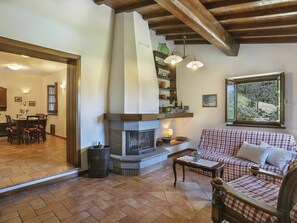 Eigentum, Zimmer, Wohnzimmer, Möbel, Gebäude, Decke, Interior Design, Fussboden, Haus, Grundeigentum