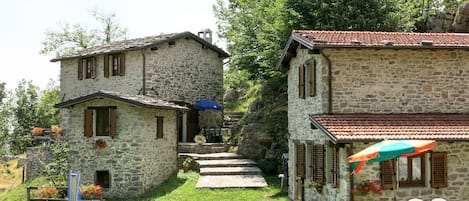 Casa, Proprietà, Costruzione, Area Rurale, Villaggio, Casa, Architettura, Quartiere, Villetta, Erba