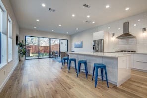 Open Concept Kitchen and Livingroom