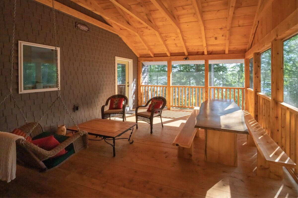 Peaceful, family-friendly Maine getaway at newly built scenic lakefront cottage