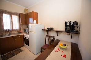Ereikousa villa 4  - kitchen and dining area