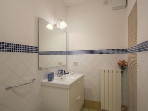 Gebäude, Eigentum, Armatur, Sinken, Zapfhahn, Badezimmer, Interior Design, Fussboden, Bad Sink, Flooring