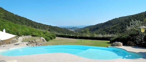 Piscina, Risorse Idriche, Proprietà, Serbatoio, Vacanza, Acqua, Baia, Montagna, Estate, Immobiliare