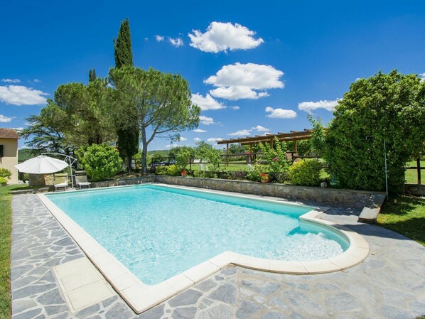 Nuage, Ciel, L'Eau, Plante, Piscine, Vert, La Nature, Bleu Azur, Arbre, Ombre