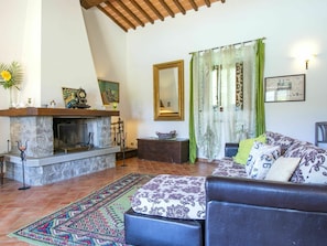 Möbel, Bilderrahmen, Eigentum, Azurblau, Pflanze, Holz, Interior Design, Fussboden, Flooring, Wohnzimmer
