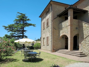 Plante, Ciel, Propriété, Bâtiment, Parapluie, Arbre, Mobilier De Jardin, Façade, Ombre, Paysage