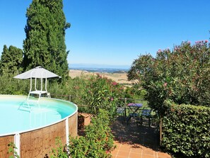 Pflanze, Wasser, Himmel, Baum, Schwimmbad, Natürliche Landschaft, Gartenmöbel, Schatten, Freizeit, Landschaft