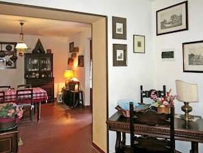 Room, Interior Design, Property, Building, Furniture, Living Room, Home, Wall, Table, House