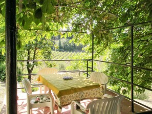Propriété, Arbre, Pièce, Réserve Naturelle, Table, Meubles, Immobilier, Ombre, Maison, Plante